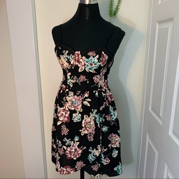 Band of Gypsies Liberty Floral flowy  Dress With Pockets size Small - Picture 15 of 16